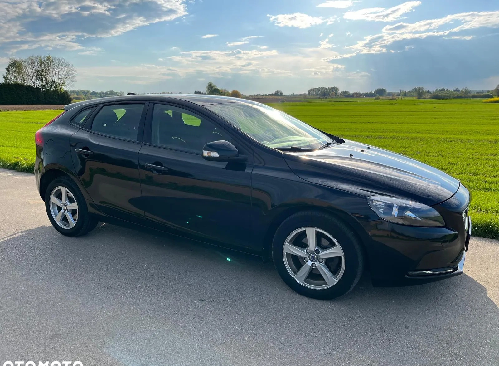 Volvo V40 cena 39900 przebieg: 223000, rok produkcji 2015 z Lublin małe 191